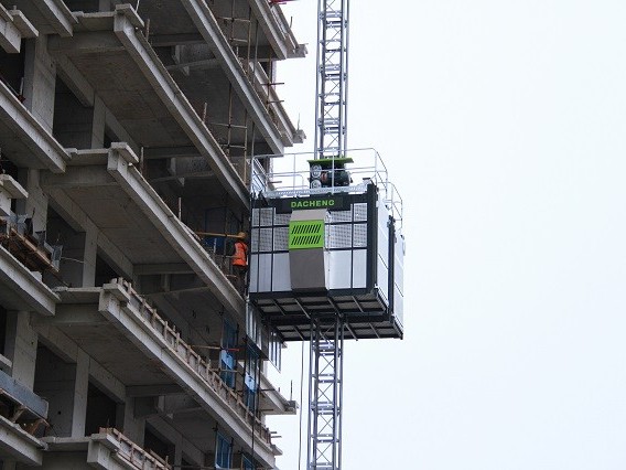 工地施工電梯在安全使用中不容忽視的兩點問題